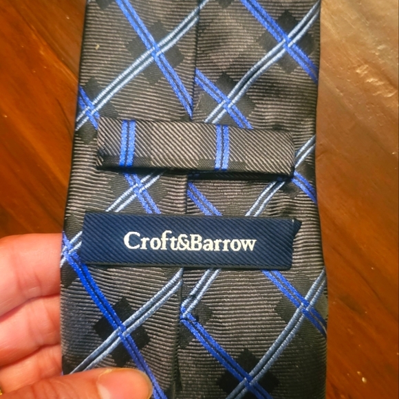 CROFT & BARROW blue, grey & black tie. - Picture 3 of 3
